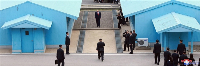 日언론 “트럼프, 판문점 회동서 ‘영변+α’ 요구”