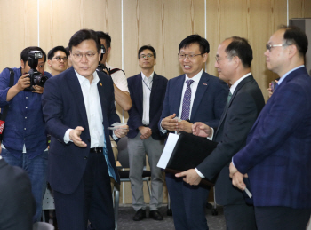 ‘금융규제 샌드박스’ 시행 100일…최종구, 샌드박스 기업인과 간담회