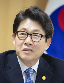 조명래 환경장관, 주요 사업장 CEO와 통합허가 가속화 논의