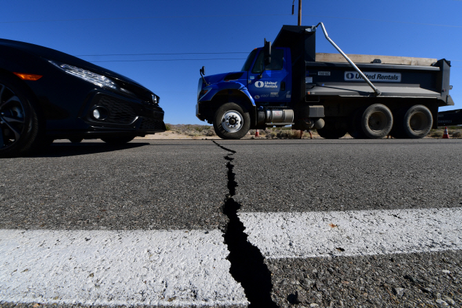 '불의 고리' 캘리포니아 이틀새 두차례 강진…최악 지진 오나
