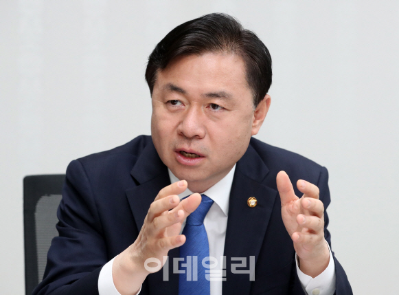 [해운 부활 뱃고동]④"글로벌 선사들과 경쟁서 이기려면 1사 체제 불가피"
