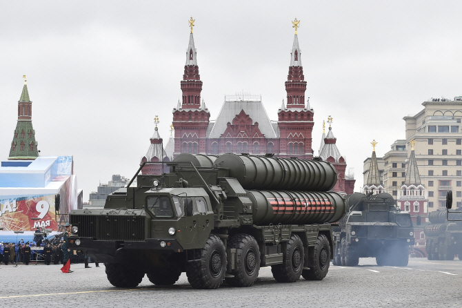 터키, 美·나토 경고 무시…러시아 S-400 미사일 구매 강행