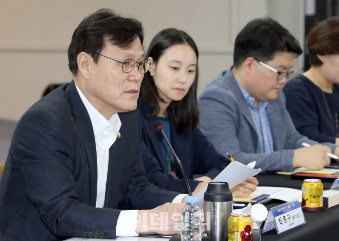 [포토]최종구 위원장, '혁신금융서비스 효과, 규제개선으로 연결'