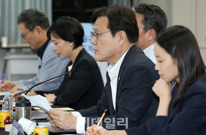 [포토]혁신금융서비스 현장간담회 참석한 최종구 위원장