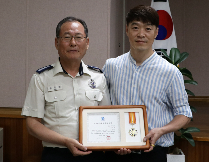 경기도교육청 공무원, 심폐소생술로 심정지 환자 살려