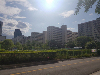 "누를수록 더 뛴다"…서울 재건축 단지 신고가 잇따라