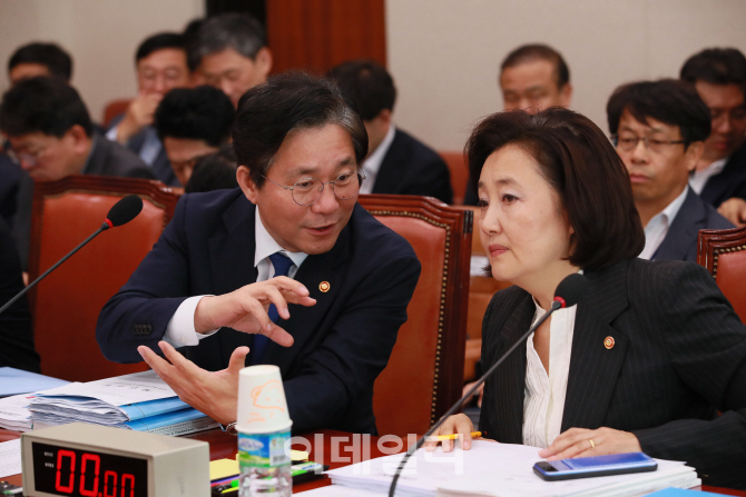 [포토]'대화 나누는 성윤모-박영선'