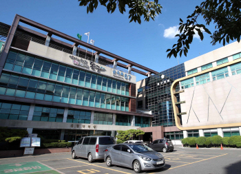 인천동구립합창단 지휘자 등 2명, 횡령 혐의 피소