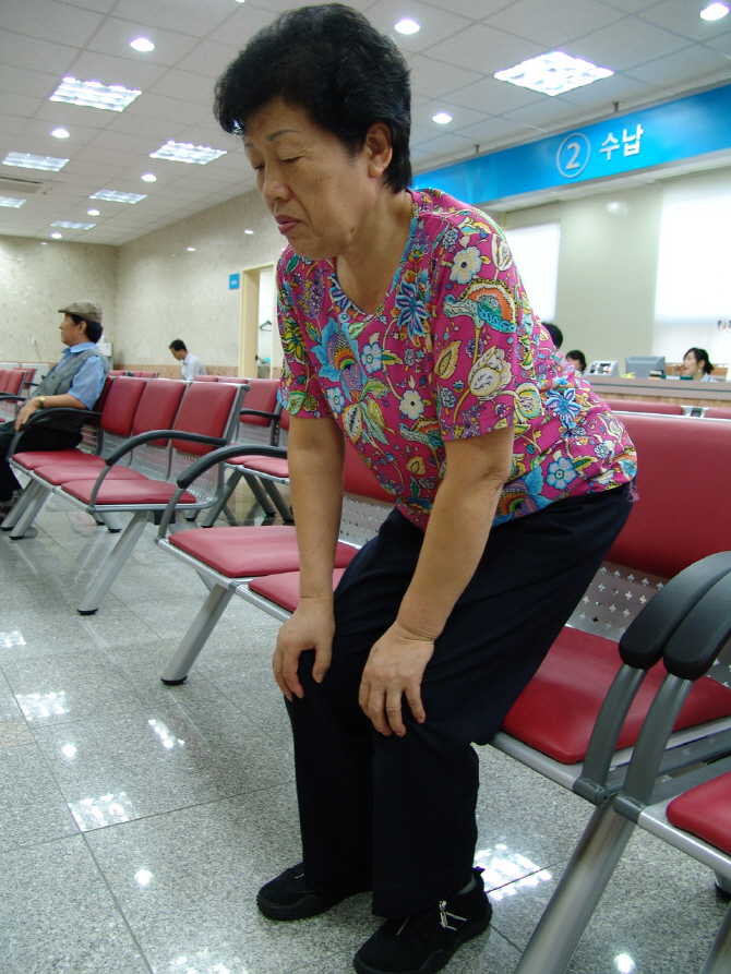 노년기 '관절염과 골다공증'으로 고생 안하려면...젊어서부터 관리가 중요