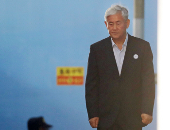 與 “최경환 의원직 상실, 사필귀정…한국당, 반성·참회해야”