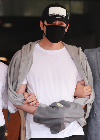 '성폭행 혐의' 강지환 "피해 여성들 댓글로 상처 받아.. 미안"