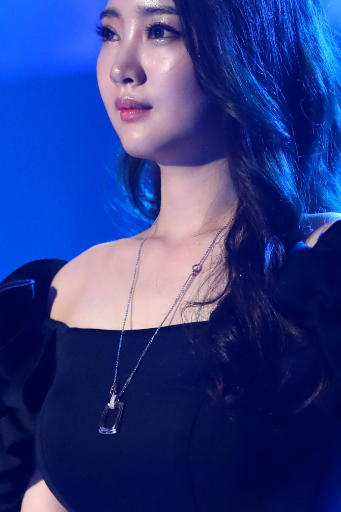 보석처럼 빛나는 자태
