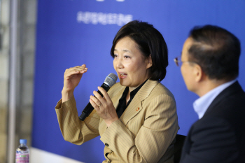 ①소통은 합격점…노동현안 해결 등 '관건'
