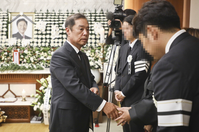 [포토] 빈소 조문하는 김병준