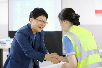 홈플러스, 정규직화에도 노조 불만 확산…임일순 손편지 경영 무색