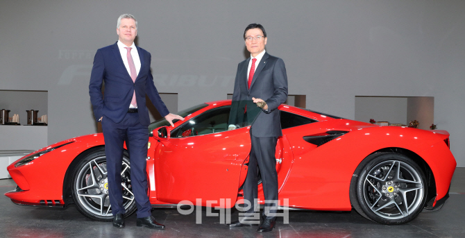 [포토]V8 터보엔진을 장착한 페라리 F8 트리뷰토 공식 출시