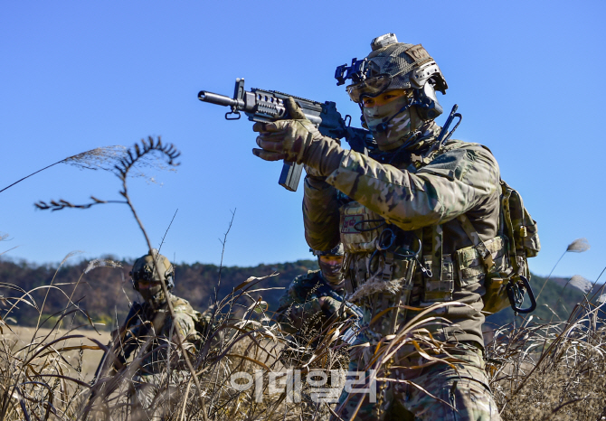 공중 침투 작전의 시작과 끝 책임지는 '붉은베레'…공군 공정통제사