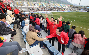 '축구장 유세' 구단은 징계·황교안 불기소…檢 "연설금지 장소 아냐"