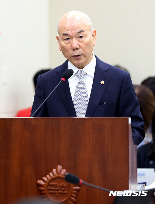 사임하는 이효성 “방송과 통신 정책·규제, 방통위로 일원화돼야”(상보)