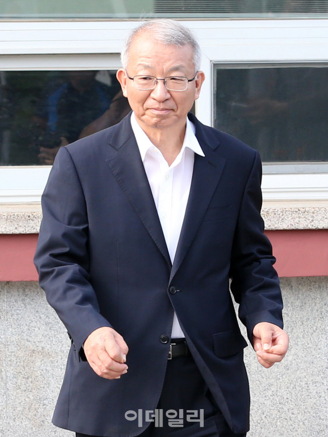 [포토]구치소 나서는 양승태 전 대법원장