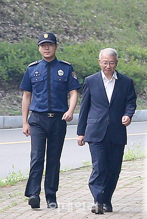[포토]구속 179일만에 보석 석방된 양승태 전 대법원장