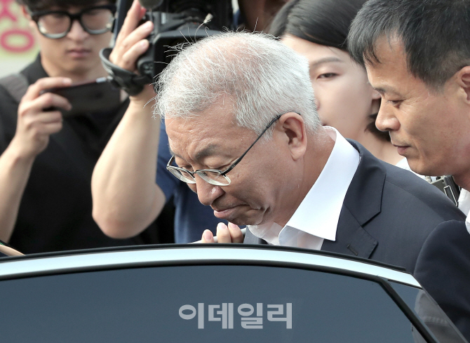 [포토]구속 179일만에 집으로 돌아가는 양승태 전 대법원장