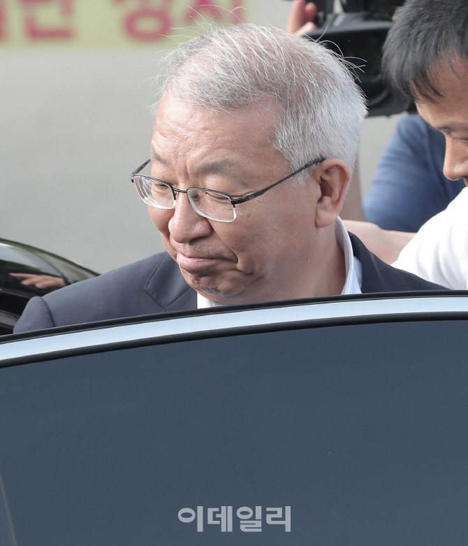 [포토]집으로 돌아가는 양승태 전 대법원장