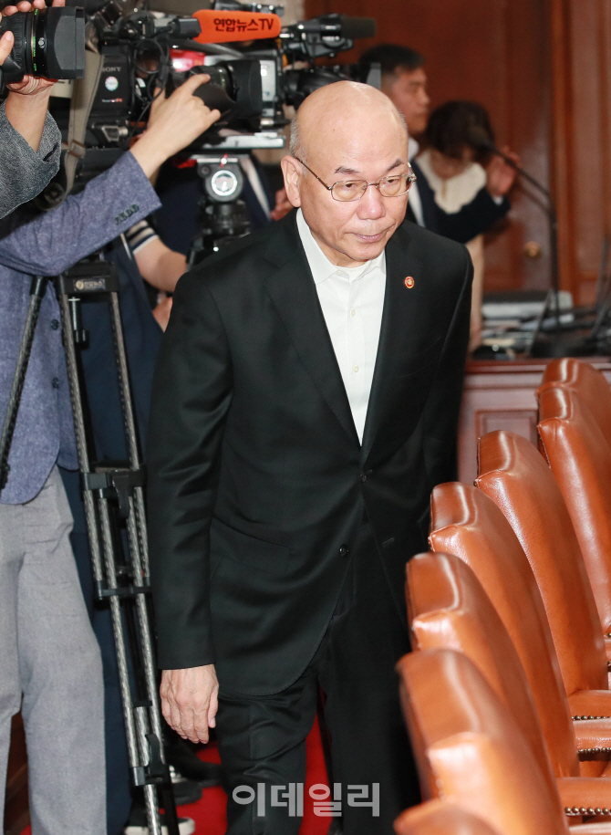 [포토]국무회의 참석하는 이효성 방통위원장