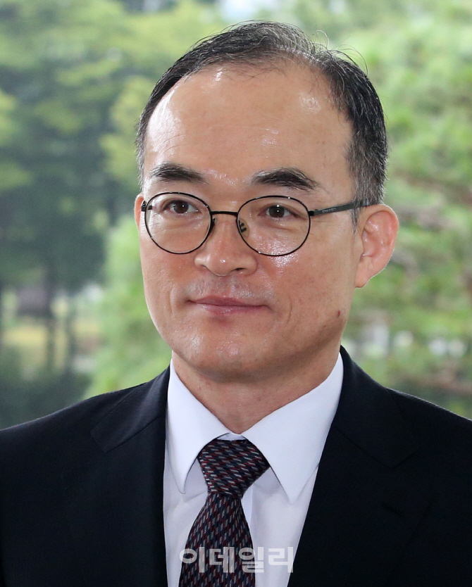 [포토]마지막 출근하는 문무일 검찰총장