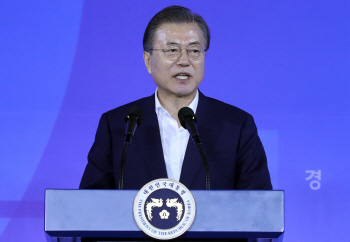 文대통령 “‘구미형 일자리’, ‘광주형 일자리’ 이은 상생형 일자리 동력 기대”