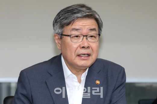 이재갑 "자영업자 경영상 어려움 여전…지원대책 지속 마련"