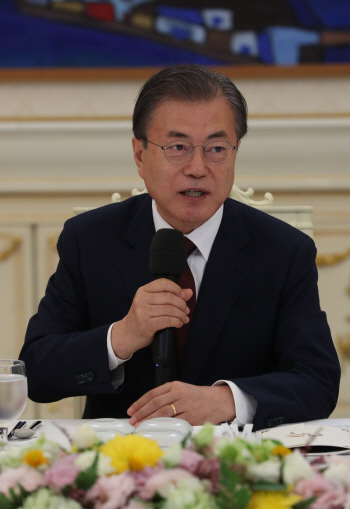 北 도발 이은 잇딴 '경고'에도…靑 대화기조 유지에 총력