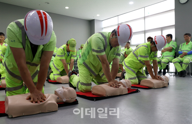 [포토] 서초구, 환경미화원 심폐소생술 교육