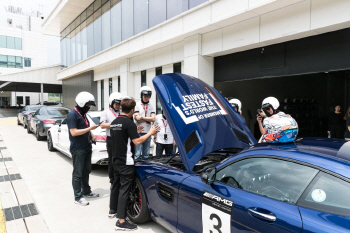 [르포]밟으면 밟는대로..벤츠 AMG 스포츠카의 저력