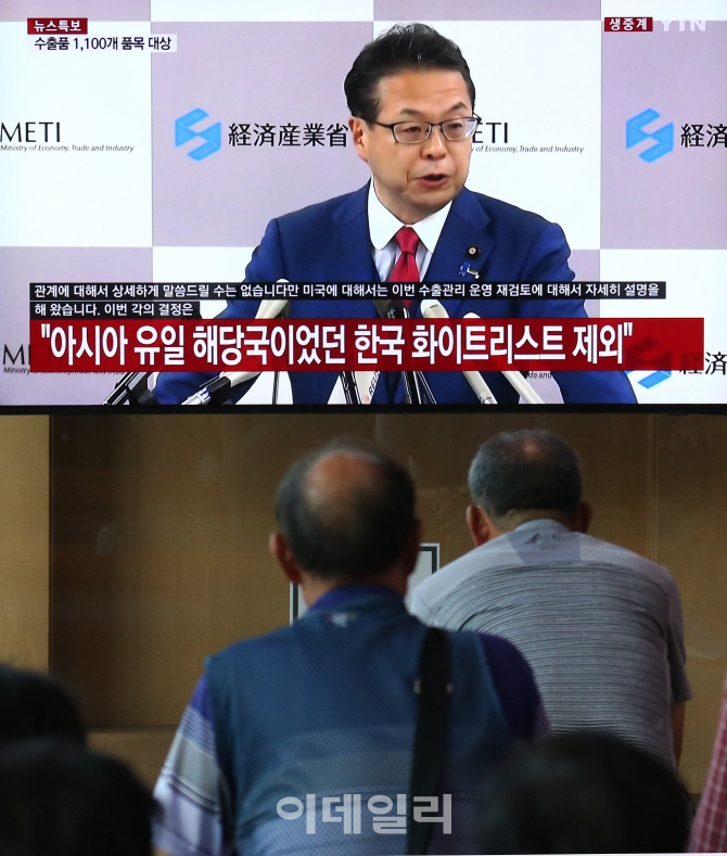 [포토]일본, ‘한국 백색국가 제외’ 각의 결정