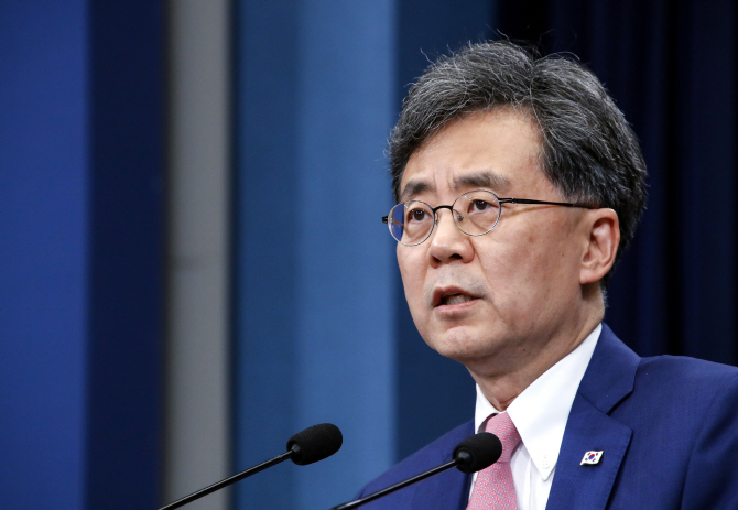 김현종 “한일 가마우지 경제체제 탈피하겠다..소재·부품 강국 기회”