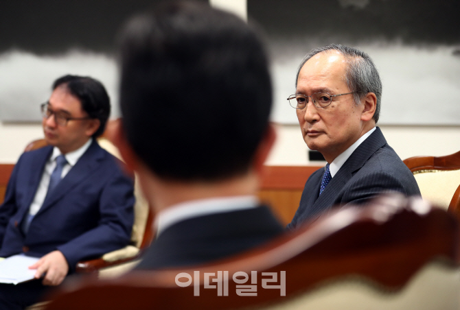 [포토] 조세영 차관 발언 듣는 주한일본대사
