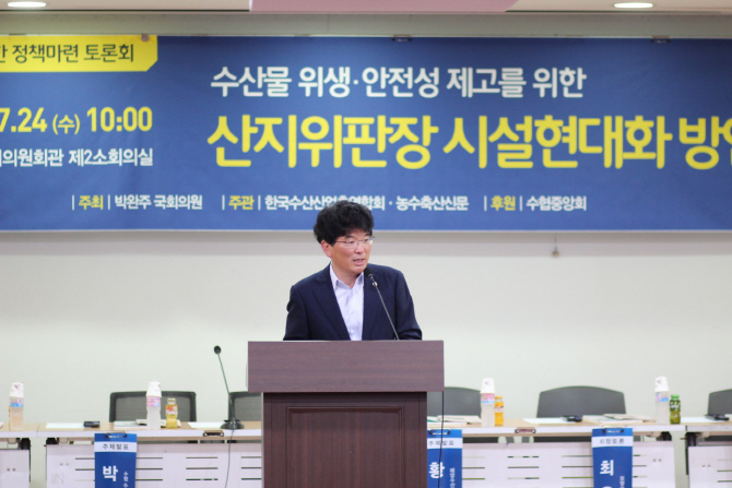 [주목e토론]"바닥 깔리고 햇빛 노출된 수산물, 산지위판장 여건 개선해야"