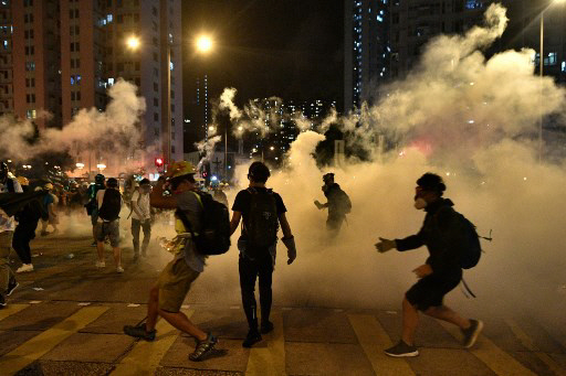 홍콩, 또 12만 모인 대규모 시위…오성홍기 끌어내려