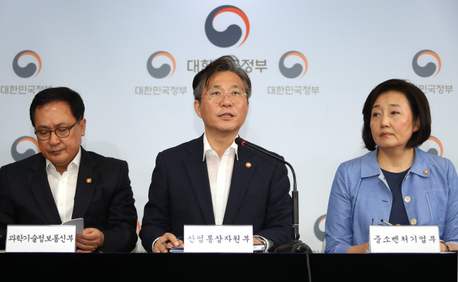 [新한일전쟁]소재·부품·장비에 45조 투입…가마우지에서 펠리컨 경제로(종합)