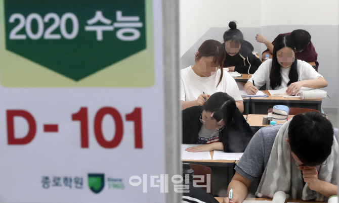 [포토]폭염도 잊은 채 열공하는 수험생들