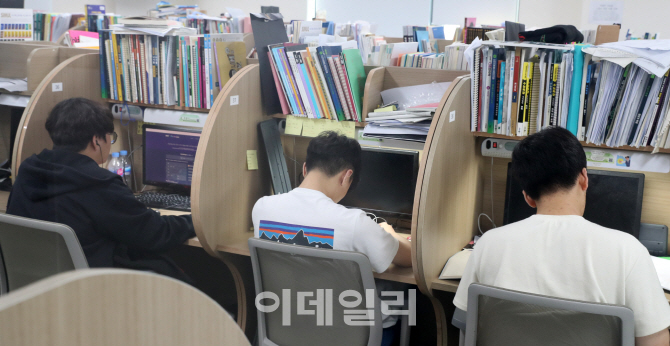 [포토]숨소리도 들리지 않는 독서실