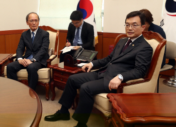 조세영 외교 차관 "日 특사 성과거두기 쉽지 않을 것"