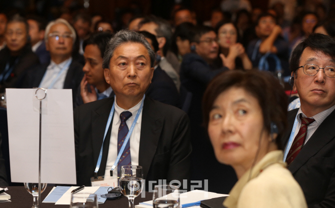[포토] 원아시아 컨벤션 참석하는 하토야마 전 일본총리
