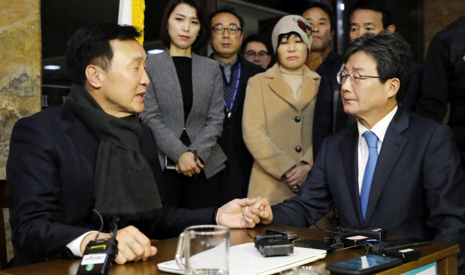 나경원發 '유승민 러브콜' 후폭풍, 바른미래·한국당 모두 반발(종합)