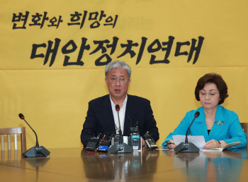 “12일 집단 탈당” 쪼개진 민주평화당, 정동영 퇴로는 열었다