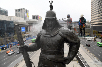  한국콜마도, 조국도...'이순신은 바쁘다'