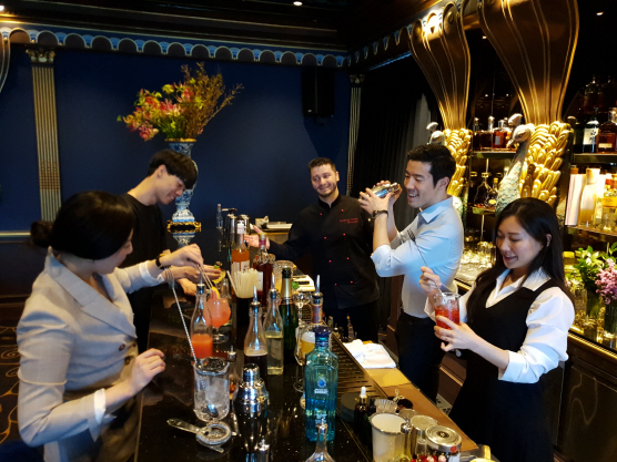호텔은 문화센터로 변신 중…호텔서 칵테일 배워보니