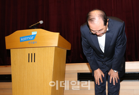  윤동한 한국콜마 회장 "사죄...회사 경영서 물러나"