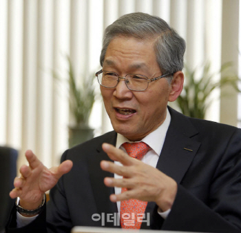 정부 앞장 '무조건 국산화' 바람직 안해…기업이 알아서 하도록 맡겨야